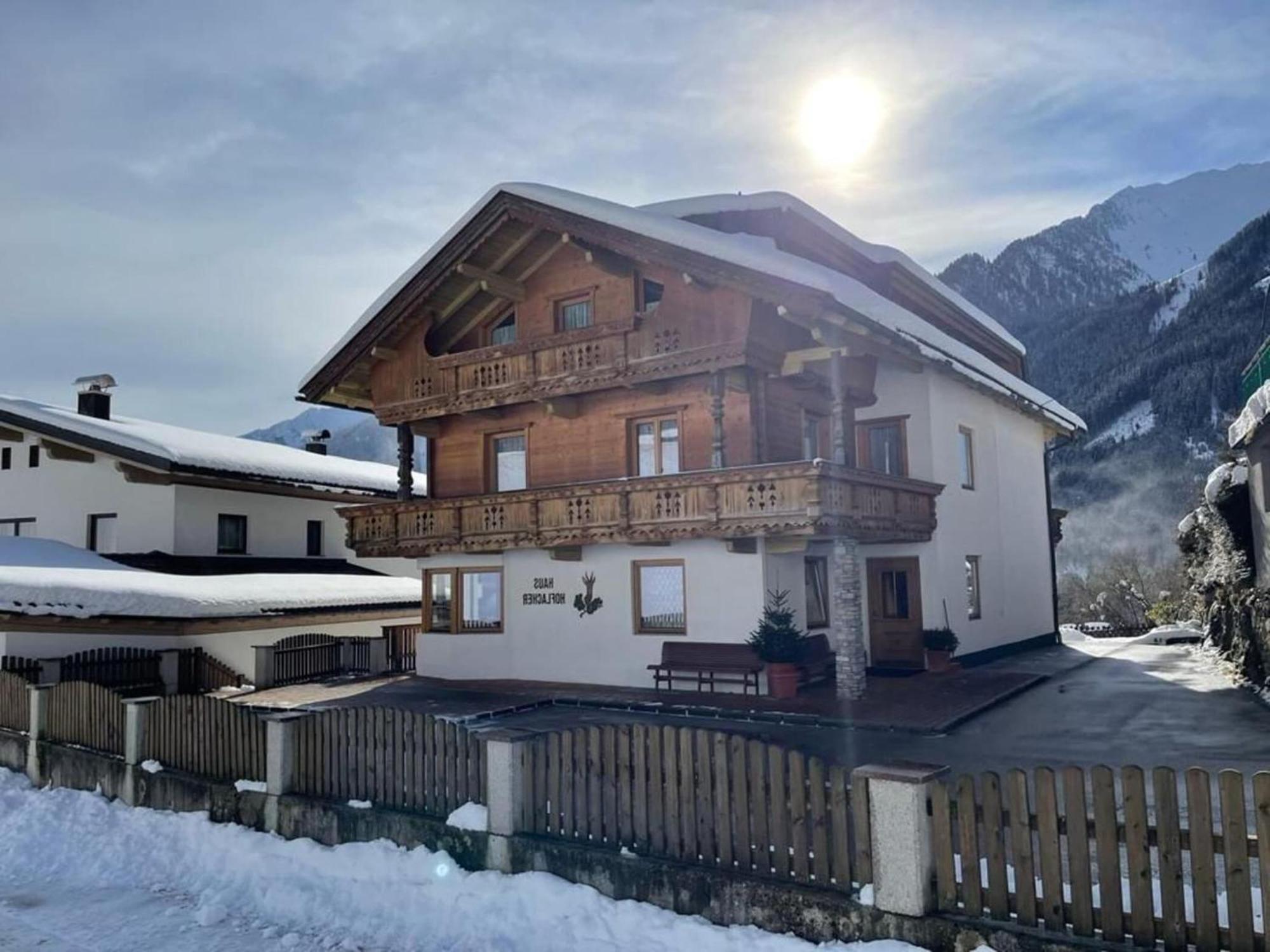 Apartment In Mayrhofen With A Balcony Exterior photo