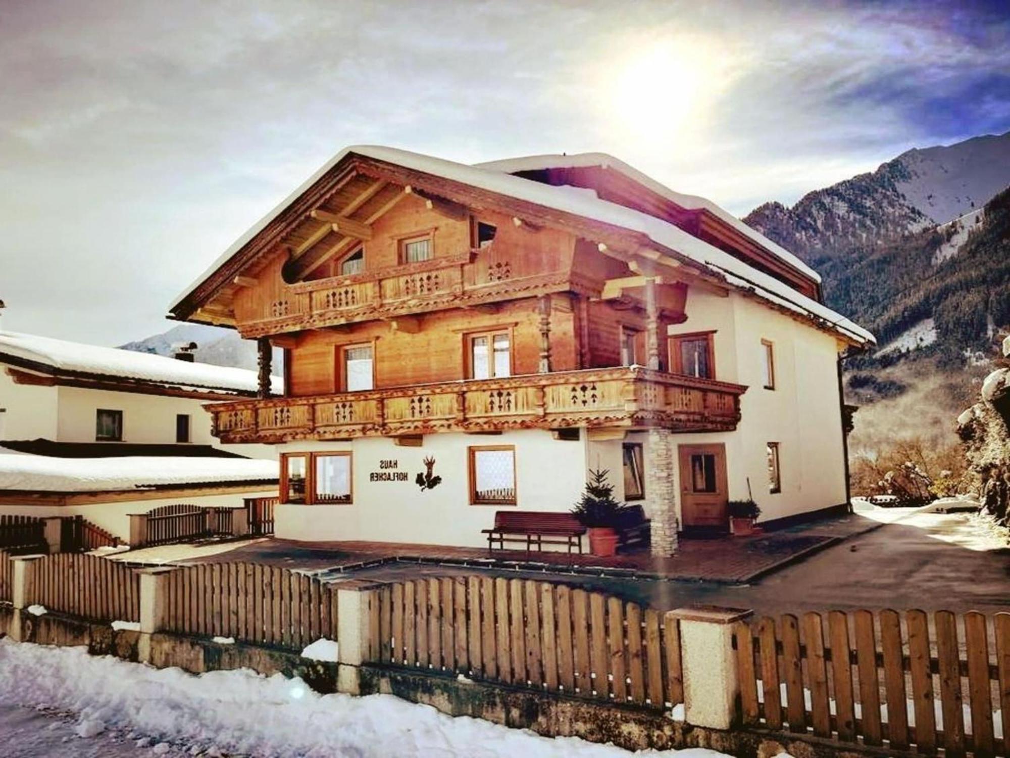 Apartment In Mayrhofen With A Balcony Exterior photo