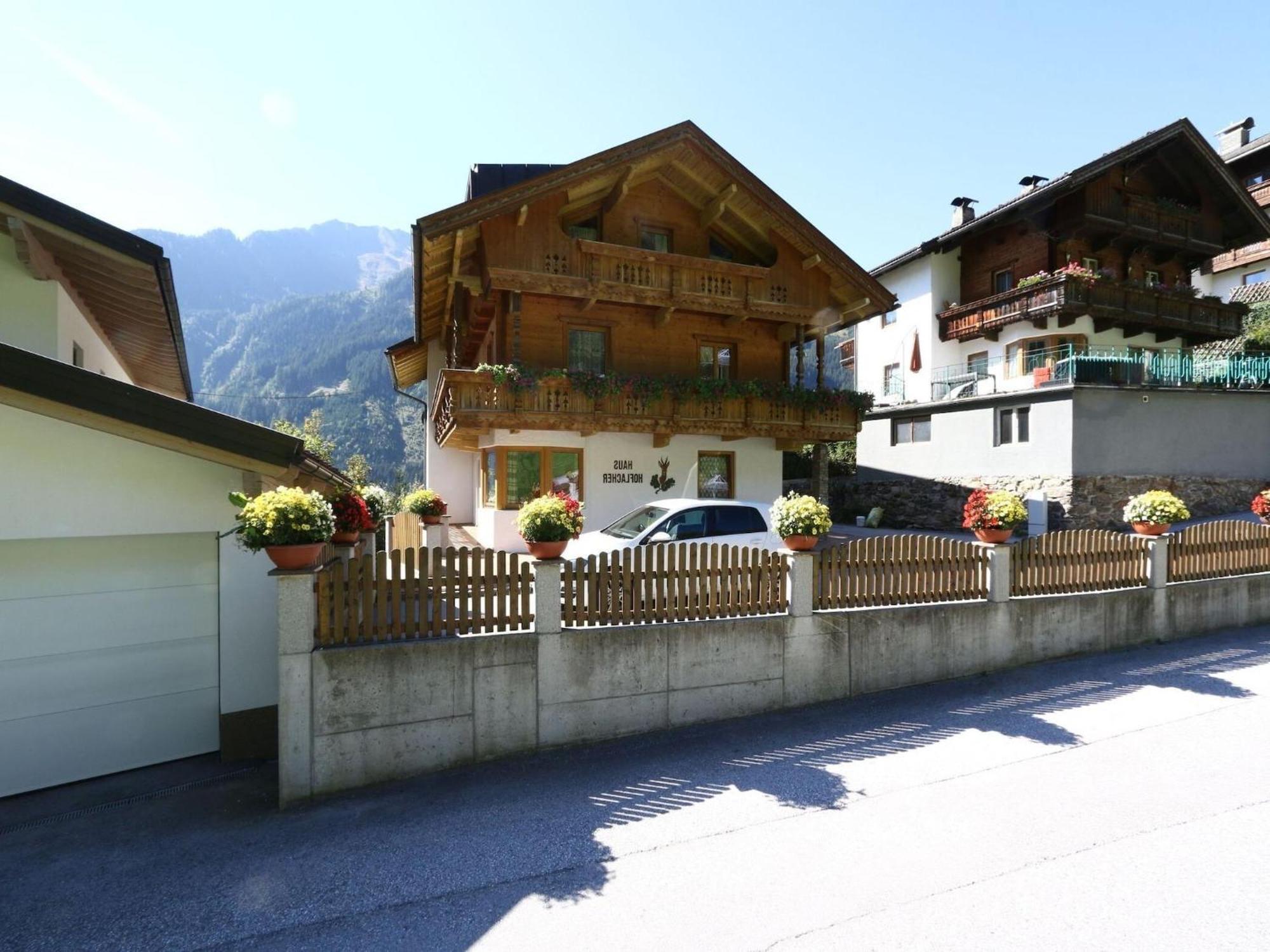 Apartment In Mayrhofen With A Balcony Exterior photo